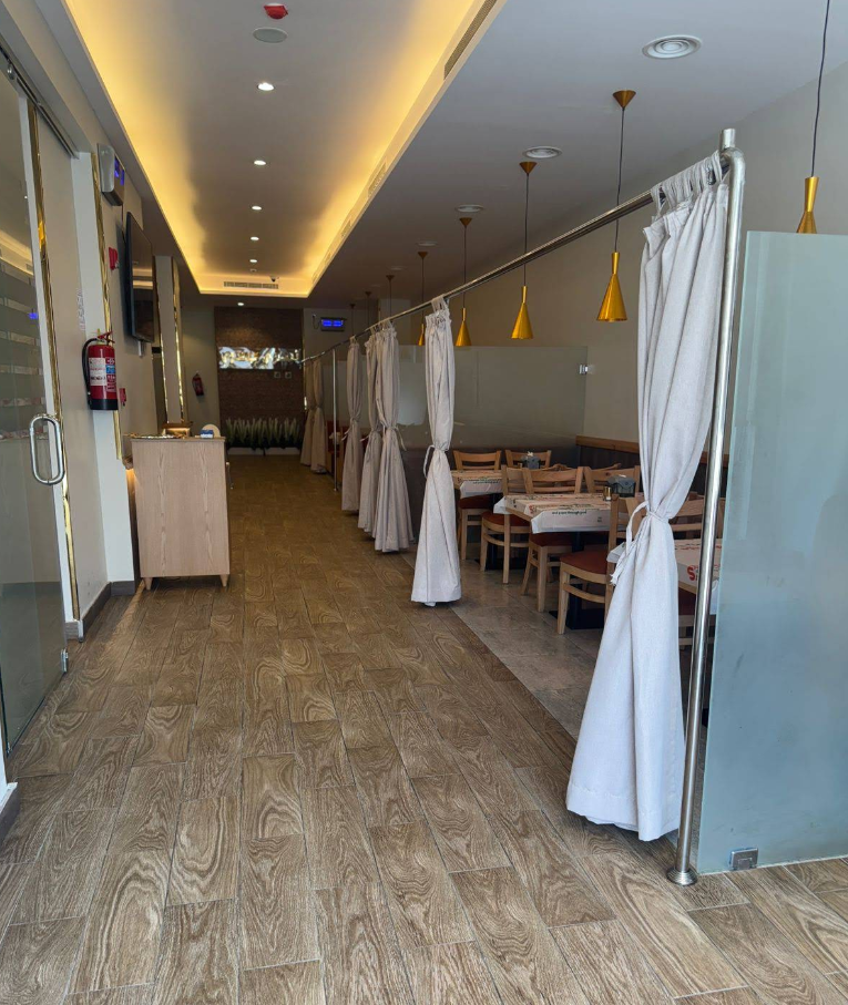 Family dining booths at Teri Meri